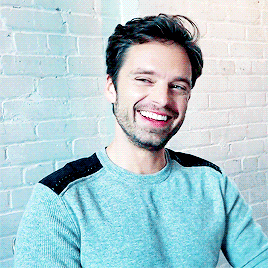 塞巴斯蒂安斯坦 384 塞包 Sebastian stan 吧唧 冬兵 冬日战士 巴基
图源微博。
