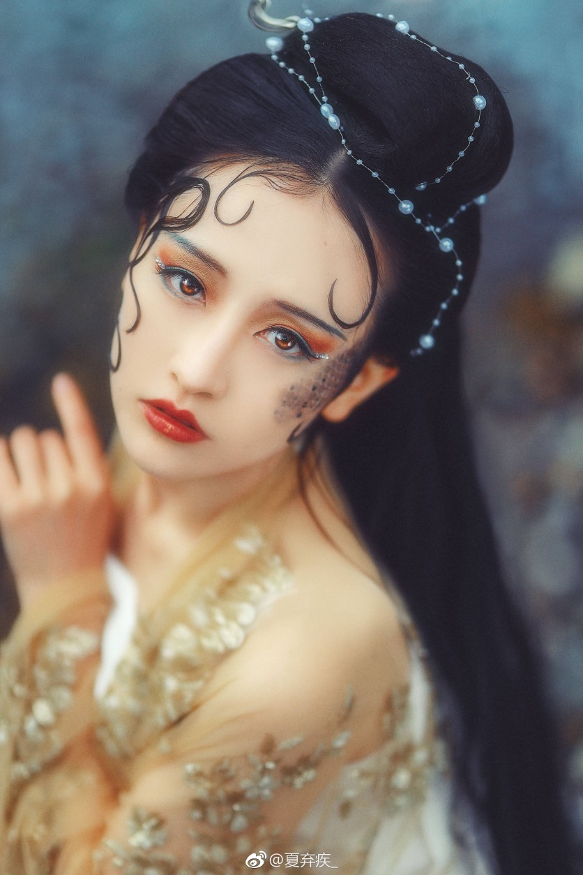 有美一人，清扬婉兮
蛇女出镜 殊日