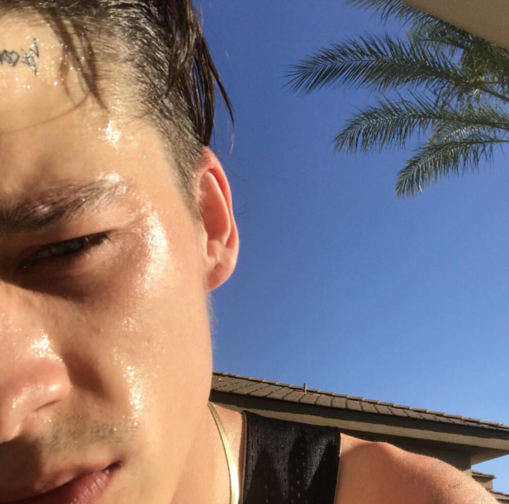 Vegas so fucking hot I'm dying ☀️☀️
（Ash本人Insta+配文）