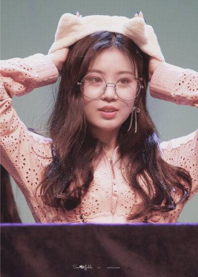 (G)I-DLE 徐穗珍 SOOJIN
180506 CTS艺术大厅签售会
cr.19980309com