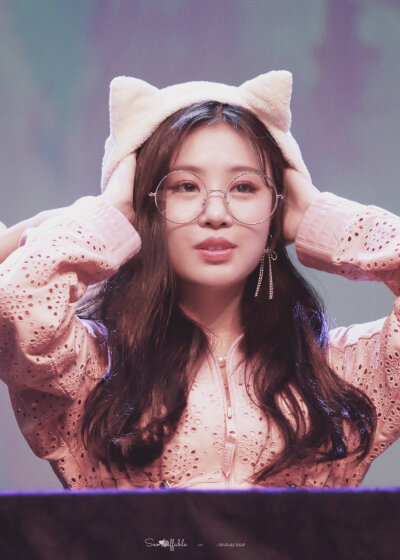 (G)I-DLE 徐穗珍 SOOJIN
180506 CTS艺术大厅签售会
cr.19980309com