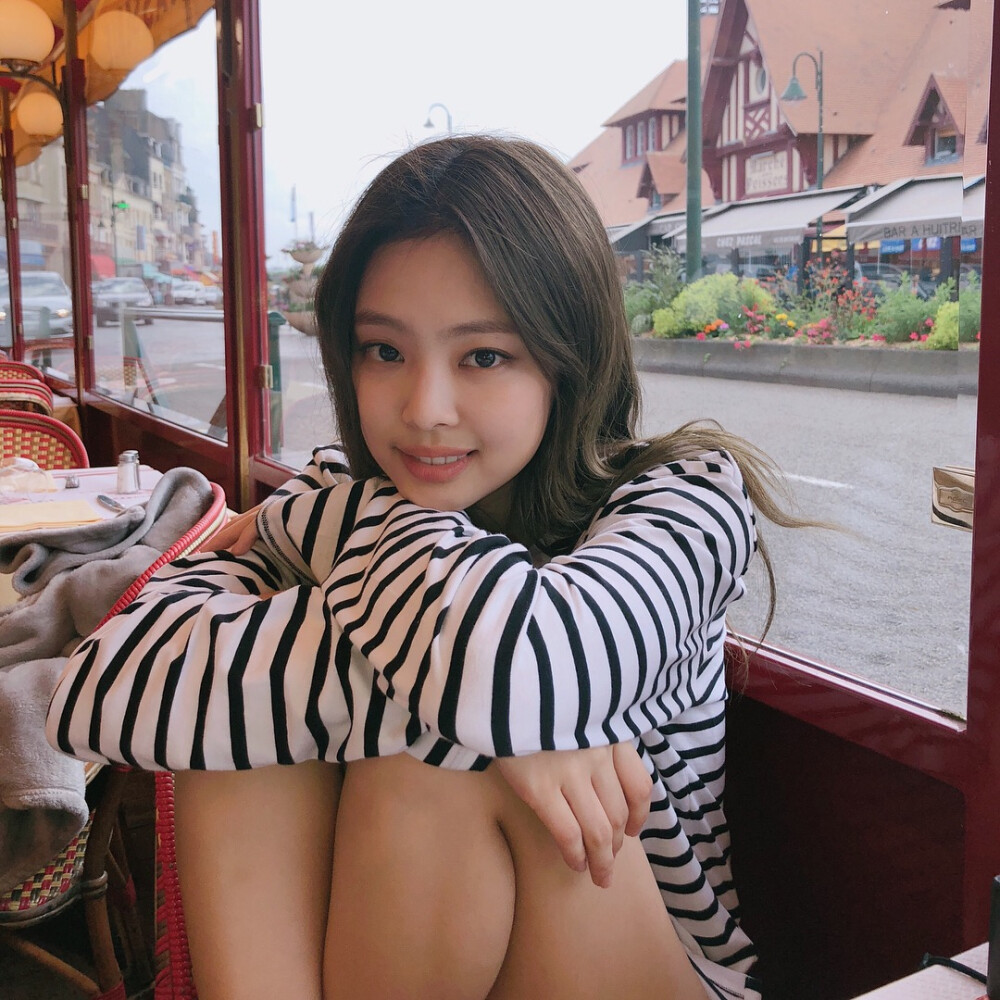 金智妮 JENNIE