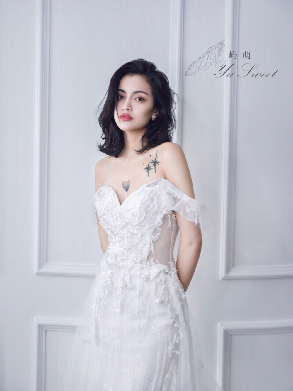 YU SWEET屿萌.
WEDDING DRESS
纤腰微步，皓腕轻纱
铅华散尽，天真无华 ​​​​
给独一无二的你.