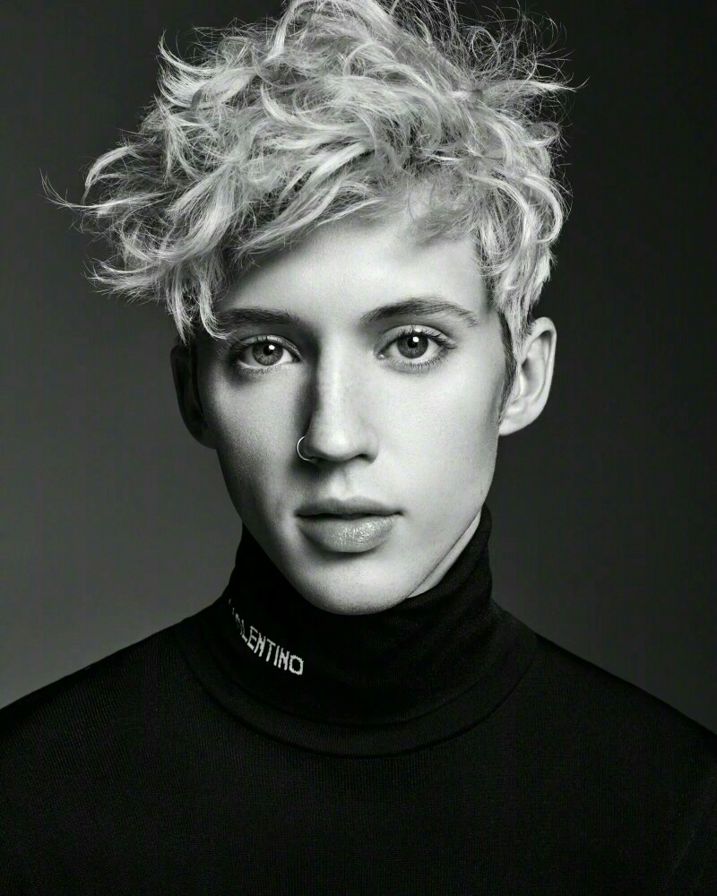 戳爷Troye Sivan最新《GQ》杂志写真释出 