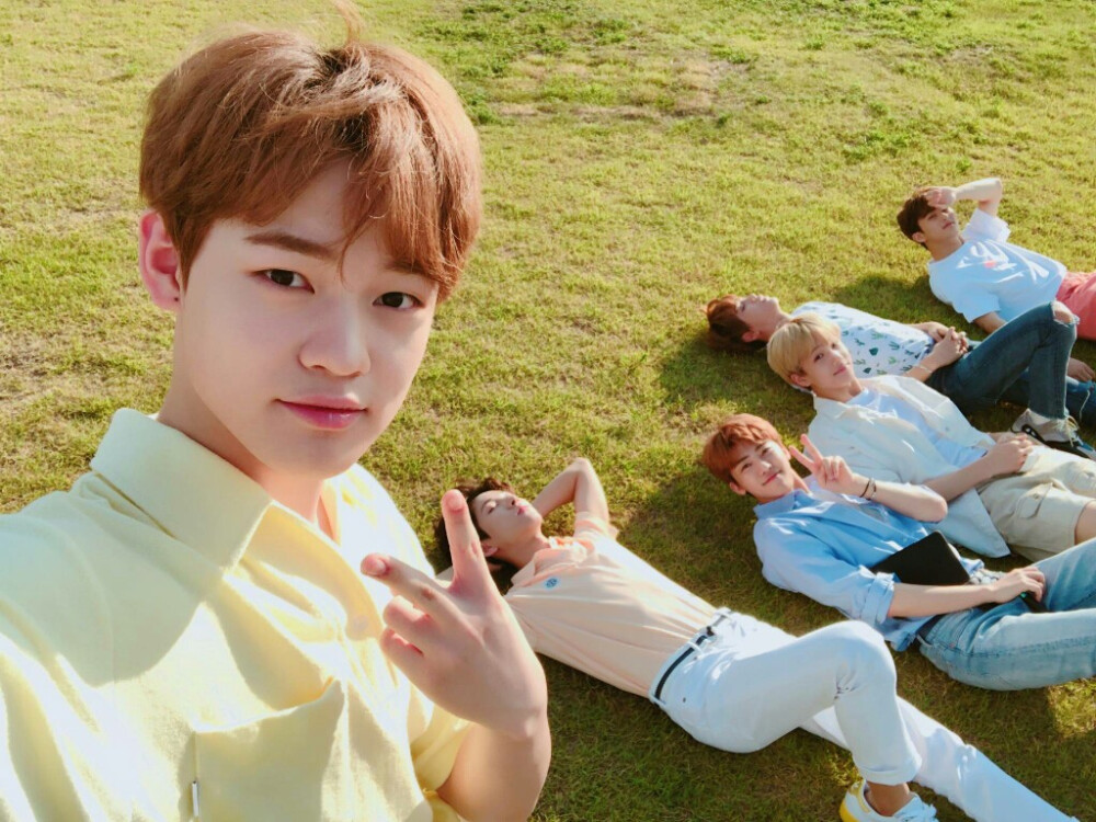 NCT 2018
文泰一Taeil 徐英浩Johhny 李泰容Taeyong 中本悠太Yuta 钱锟Kun 金道英Doyoung 李永钦Ten 郑在玹Jaehyun 董思成Winwin 金廷祐Jungwoo 黄旭熙Lucas 李马克Mark 黄仁俊Renjun 李帝努Jeno 李东赫Haechan 罗渽民Jaemin 钟辰乐Chenle 朴志晟Jisung