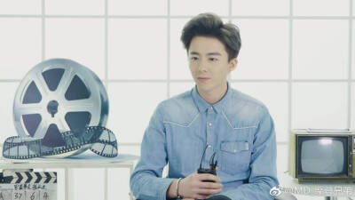 扛过了一切，却扛不住对你的喜欢