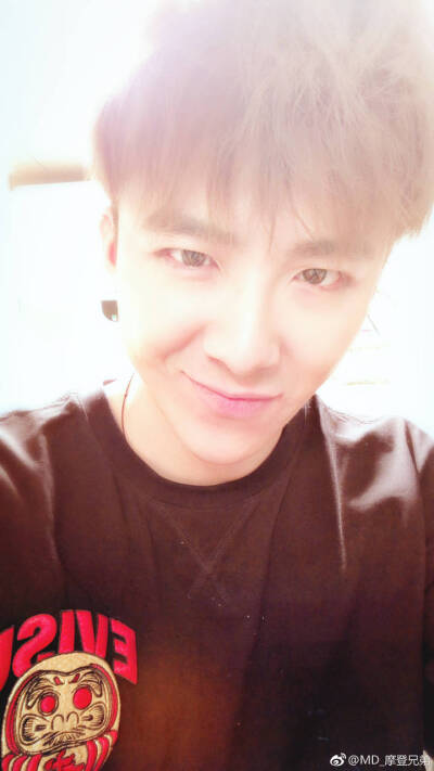 扛过了一切，却扛不住对你的喜欢