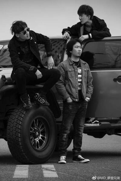 扛过了一切，却扛不住对你的喜欢