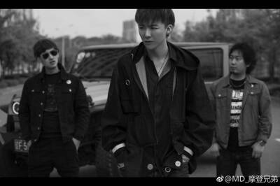 扛过了一切，却扛不住对你的喜欢