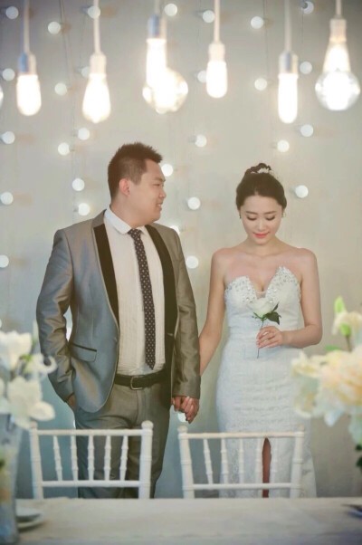 婚纱照翻出来纪念一下