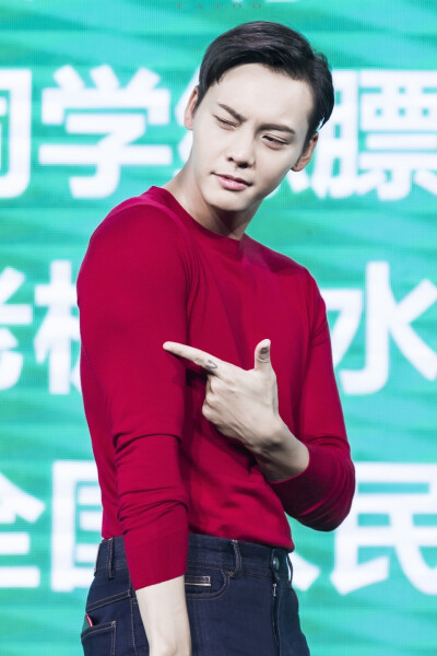 【陈伟霆 William Chan】170819 爱奇艺VIP专属见面会 960 x 1440 px (图源: 微博@等等的纹身Tatoo weibo.com/6150341319/Fzzm43NJR)