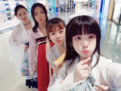 四个小姐姐的汉服之旅