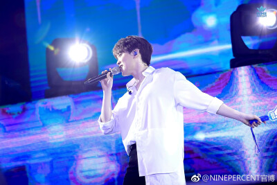 #NINEPERCENT[超话]#
“花路之旅”延续，
九子齐聚津门，
梦想粲然闪烁。
THX with LOVE 感谢粉丝见面会
下一站，杭州！
#NINEPERCENT见面会# ​​​