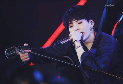 防弹少年团闵玧其 每天糖分摄入❤持靓行凶，用脸杀人