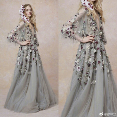 Details | Marchesa Resort 2019～古典油画中的女主角穿上梦幻飘逸的仙裙，糅合出一幅早春的浪漫图景～ ​