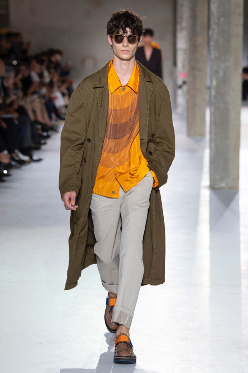 Dries Van Noten（德赖斯·范诺顿）于巴黎男装周发布2019春夏男装系列