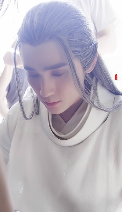 美人儿 居老师
朱一龙帅帅哒美美哒