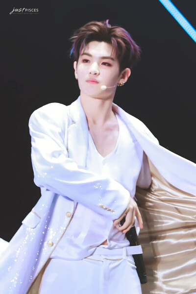 ninepercent黄明昊Justin
我要狙击你的心喽，然后……nana们和我一起这个样子笑。(๑ºั╰╯ºั๑)