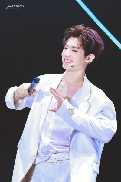 ninepercent黄明昊Justin
我要狙击你的心喽，然后……nana们和我一起这个样子笑。(๑ºั╰╯ºั๑)