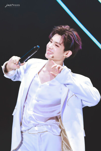 ninepercent黄明昊Justin
我要狙击你的心喽，然后……nana们和我一起这个样子笑。(๑ºั╰╯ºั๑)