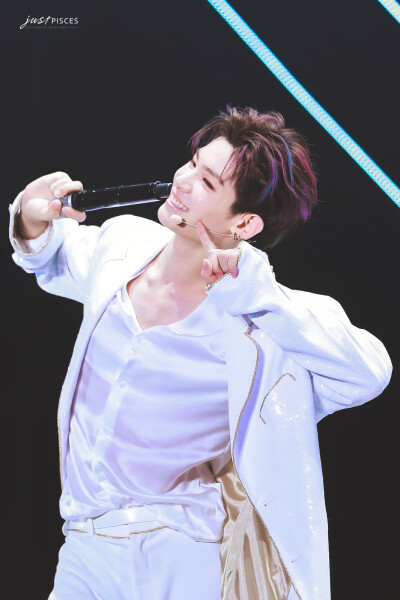 ninepercent黄明昊Justin
我要狙击你的心喽，然后……nana们和我一起这个样子笑。(๑ºั╰╯ºั๑)