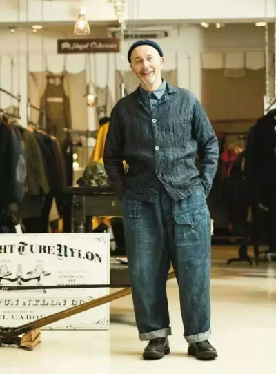 一直喜欢小众复古的东西，最近迷上了这个潮老头Nigel Cabourn，很喜欢他的一句话：You are what you wear。服装不再仅仅是个人风格的体现，更包含了你得阅历和人生见解。 ​​​