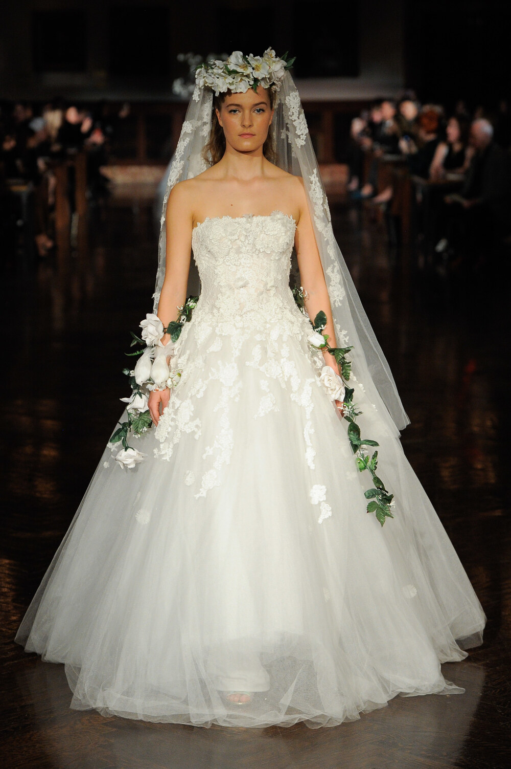 Reem Acra（雷姆·阿克拉）2019纽约婚纱周春夏婚纱发布秀