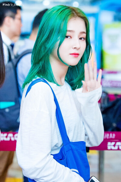 MOMOLAND Nancy