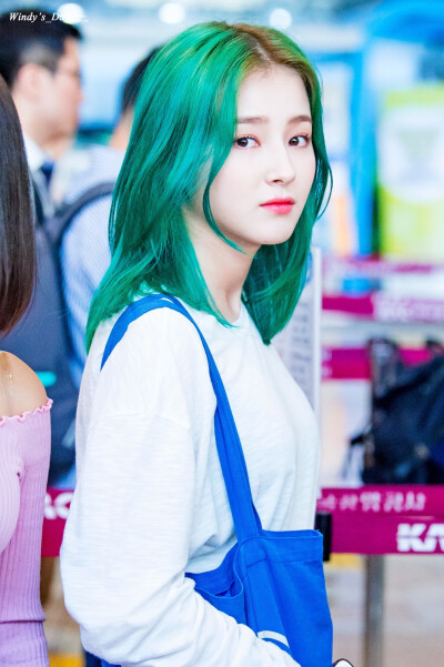 MOMOLAND Nancy