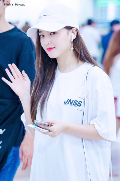 MOMOLAND Nancy