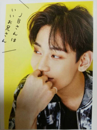 BamBam，全名Bambam Kunpimook Bhuwakul，1997年5月2日出生于泰国曼谷，在韩国发展的泰国籍男歌手、演员，男子演唱团体GOT7成员之一。2007年在泰国举办的“Rain Cover Dance“比赛中获得冠军，被韩国JYP娱乐公司星探…