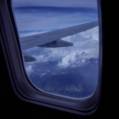 一个人要隐藏多少秘密，才能在摇摇晃晃的人间特立独行