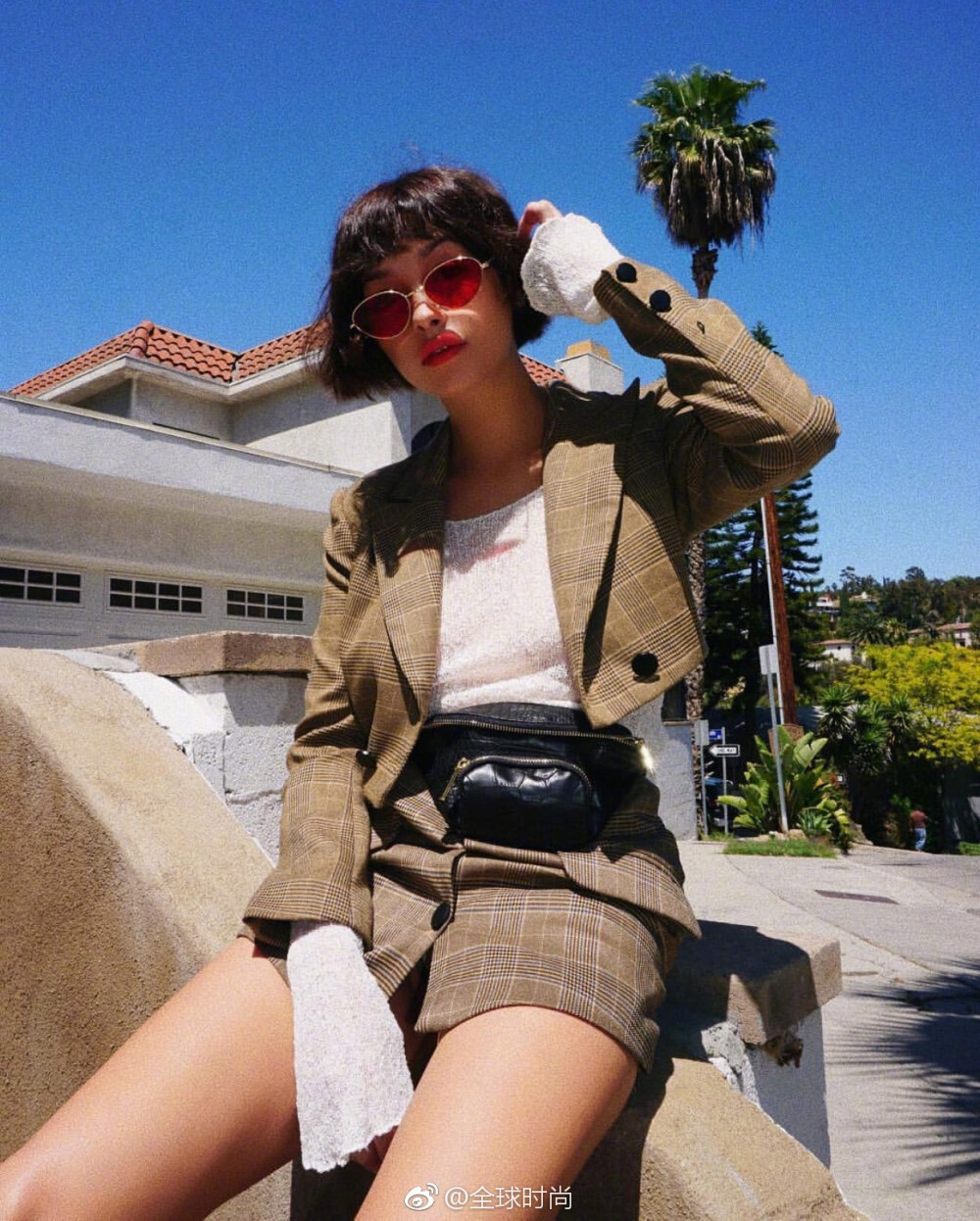 欧洲时尚博主Taylor日常，对这股浓浓的复古风，你们是不是也情有独钟呢？\n\n ​