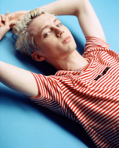 #Troye Sivan 戳爷
盛世美颜了
via@斐波那契家的兔子