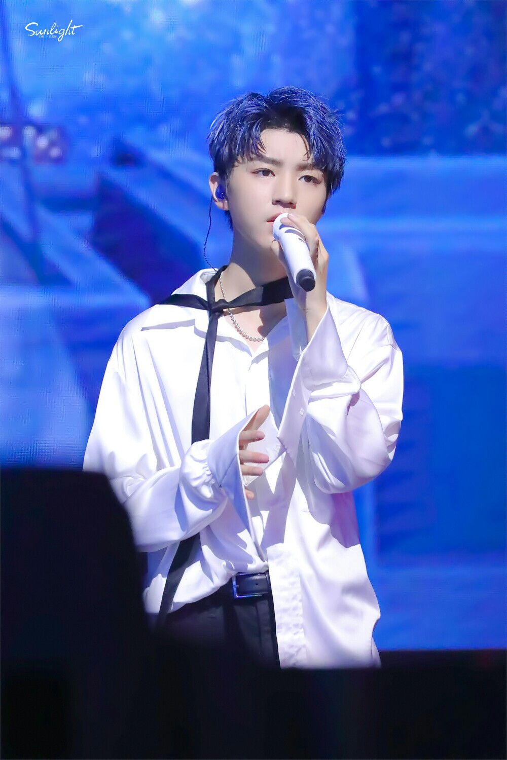 王俊凯四周年蓝色头发小凯水星记