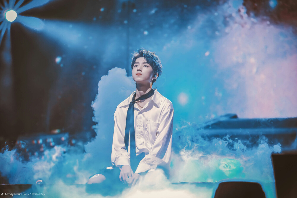 王俊凯四周年蓝色头发小凯水星记