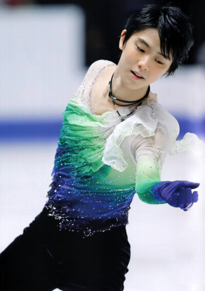 积石如玉，列松如翠；郎艳独绝，世无其二