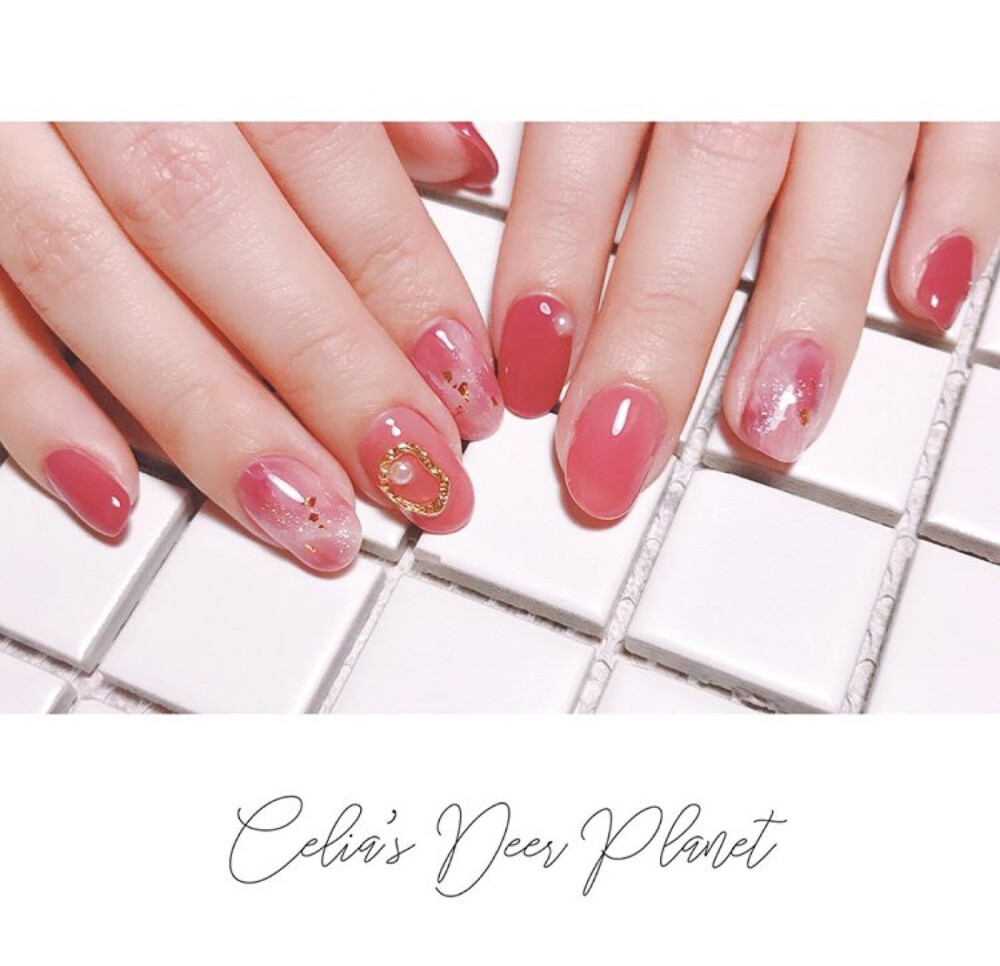 夏日粉色系美甲
