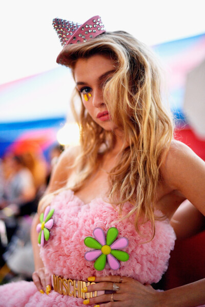 Stella.Maxwell