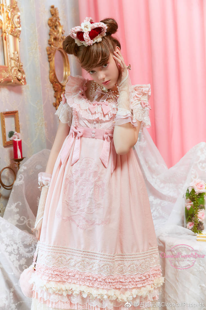 [cp]#LolitaFashion# #古典玩偶熊# ​​​​
可爱而安静（？？？）的熊宝宝，带上皇冠加冕小公主~ ​​​