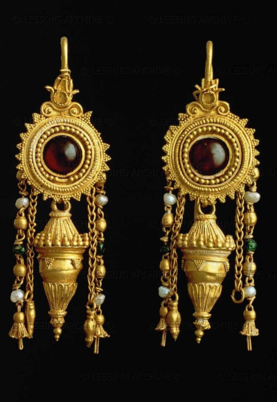 To understand the appeal of Etruscan Revival jewelry, you have to understand the appeal of the original Etruscan jewelry unearthed in tombs just outside Rome in the early 1800s. 