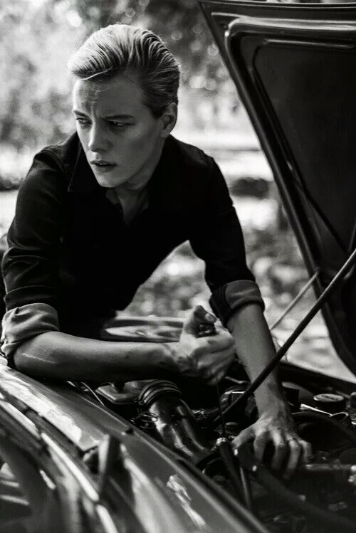 Erika Linder
瑞典模特
她唇之下❤️❤️