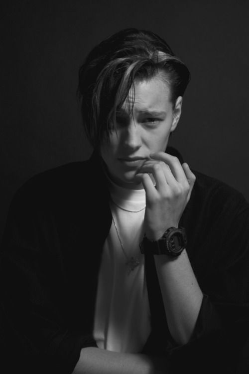 Erika Linder
瑞典模特
她唇之下❤️❤️