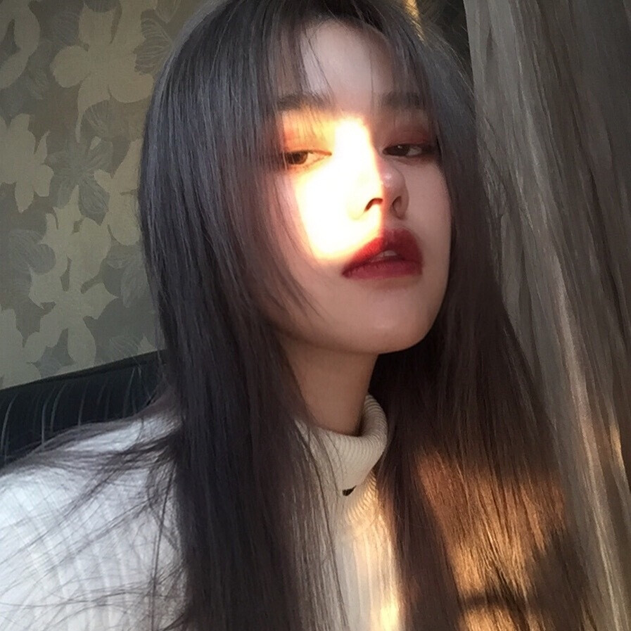 世中仙儿の
女生头像［气质］［高冷］［原宿风］