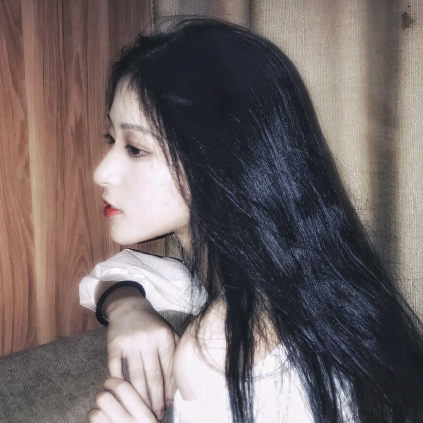 世中仙儿の 女生头像[气质][高冷][原宿风]