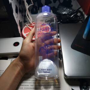 看看！！看看！！！！我都已经见底了！！
这个日本的薏仁水也是夏天必备的美白保湿的爽肤水了！！我喜欢装在喷瓶里喷着用 还喜欢偶尔用来湿敷！美白功效还可以的但是主要是补水！！夏天美白很重要但是补水更重要！白菜 大瓶！！500ml只用48块！真的很棒了！！爱！！！