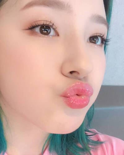 MOMOLAND 李承利Nancy