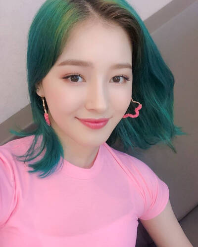 MOMOLAND 李承利Nancy