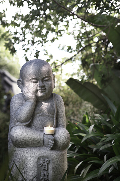 悦泉行馆位于世界名茶铁观音的故乡——安溪。 得天独厚的地理环境，提供一系列禅茶文化探索体验，茶道，禅坐，在这里你要做的，只是放慢，放空