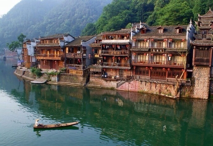 等，一城烟雨；渡，一世情缘。——沈从文 ​